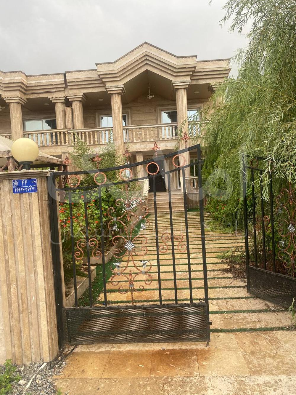 دوبلکس استخر دار نما رومی