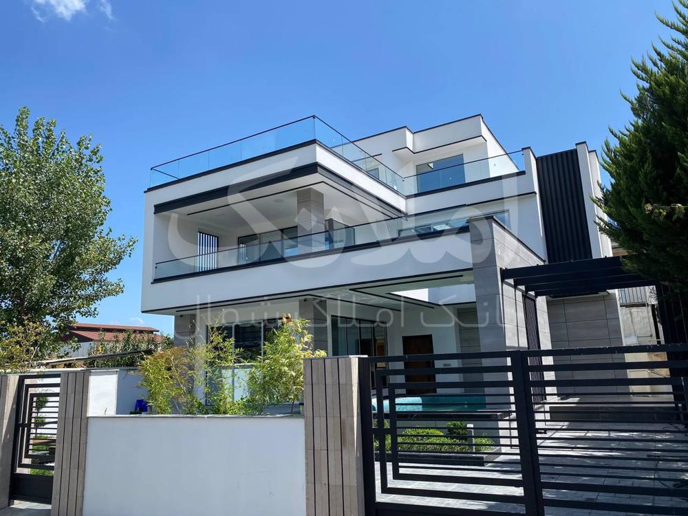 ویلا استخر دار تریپلکس مدرن